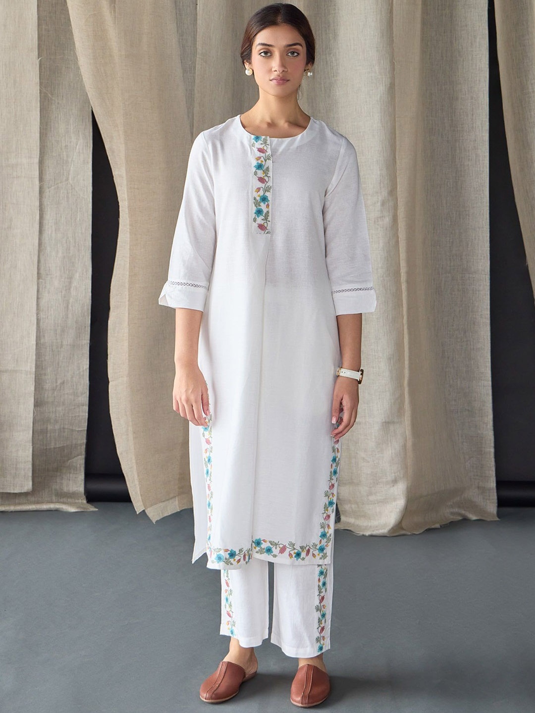 

Bombay Bloom Floral Embroidered Thread Work Linen Kurta with Trousers, White