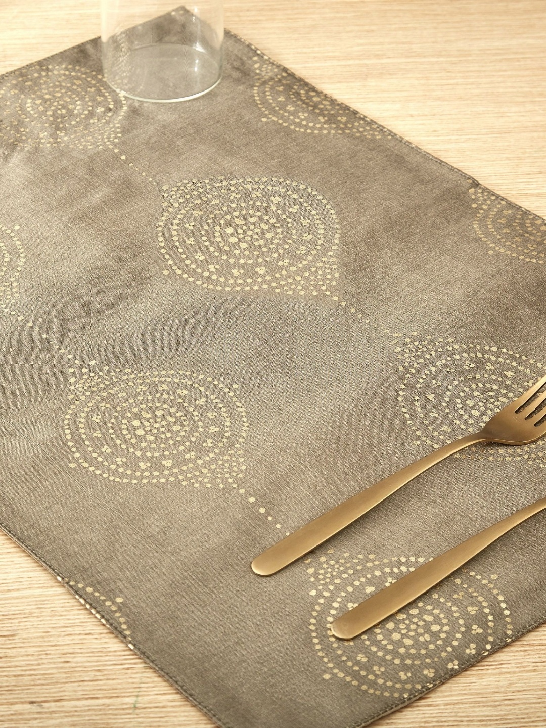 

Home Centre Corsica Gleam Cecil Grey Ethnic Motifs Foil Printed Table Placemat