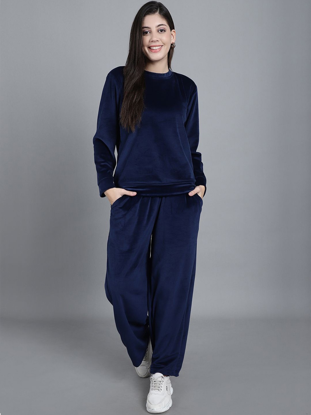 

GRACIT Round Neck Velvet Sweatshirt with Track Pant, Navy blue