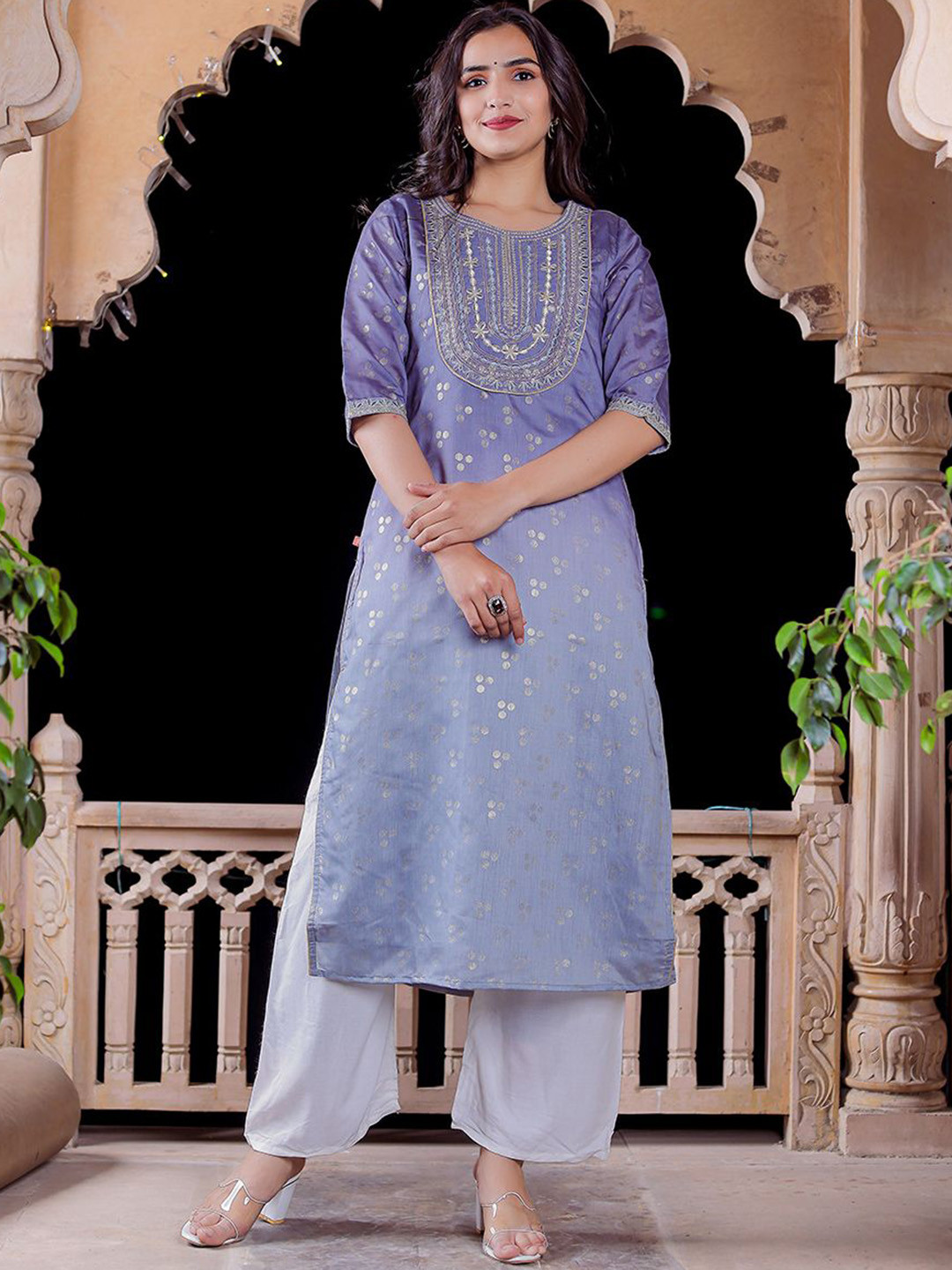 

Chandbaali Floral Embroidered Round Neck Chanderi Silk Straight Kurta, Blue