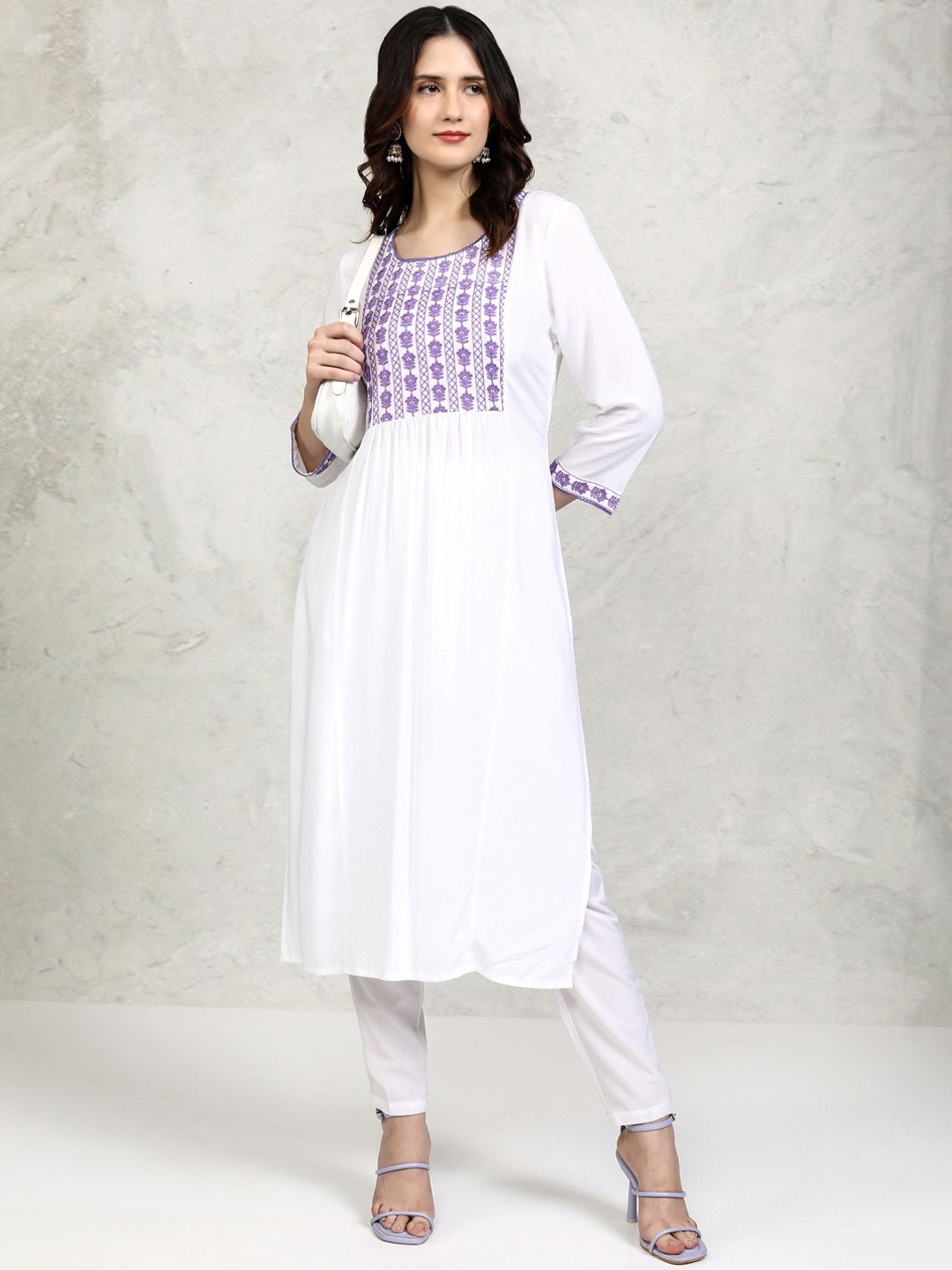 

Vishudh White Floral Embroidered Thread Work Round Neck Straight Kurta