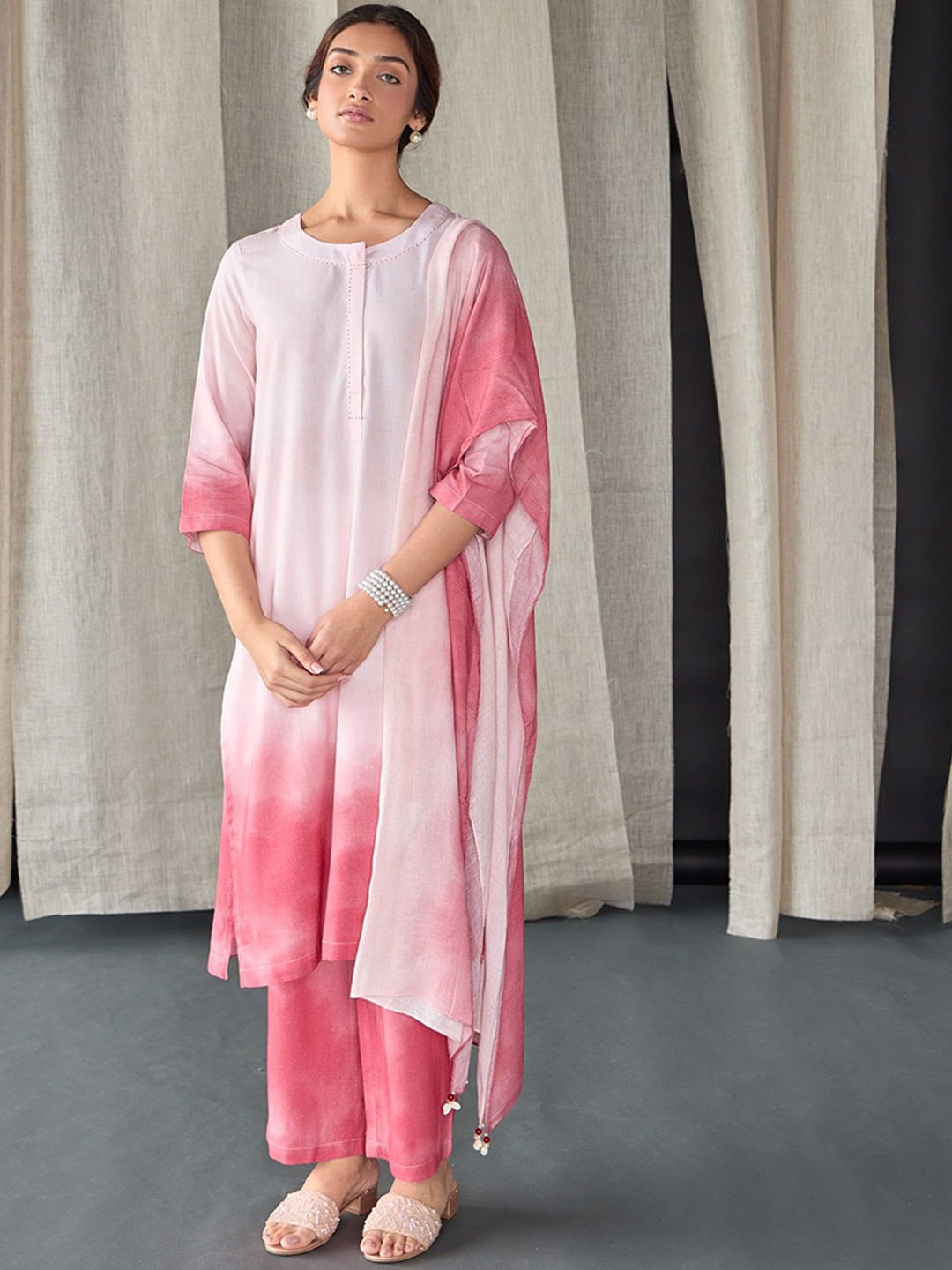 

Bombay Bloom Ombre Dyed Linen Straight Kurta With Trousers & Dupatta, Pink