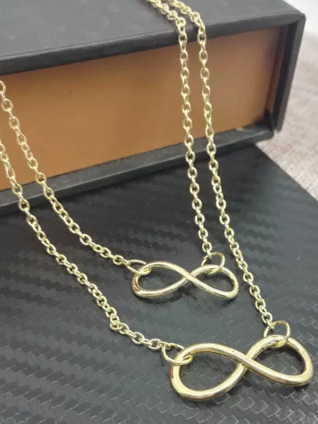 

Pinapes Unisex Set Of 2 Gold-Plated Infinity and Hearts Minimal Necklaces