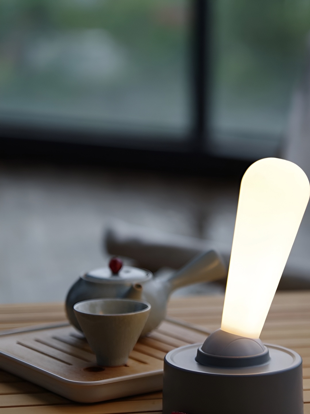 

Adbeni White Acrylic Abstract Shaped Table Lamp with Bulb
