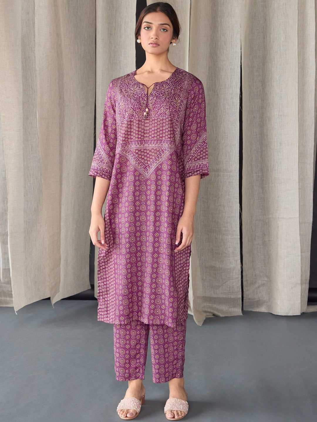 

Bombay Bloom Printed Straight Linen Kurta with Trousers, Violet