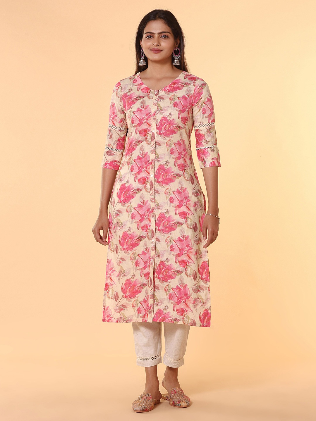 

Vismay Floral Printed Round Neck Three Quarter Sleeves Cotton Straight Kurta, Pink