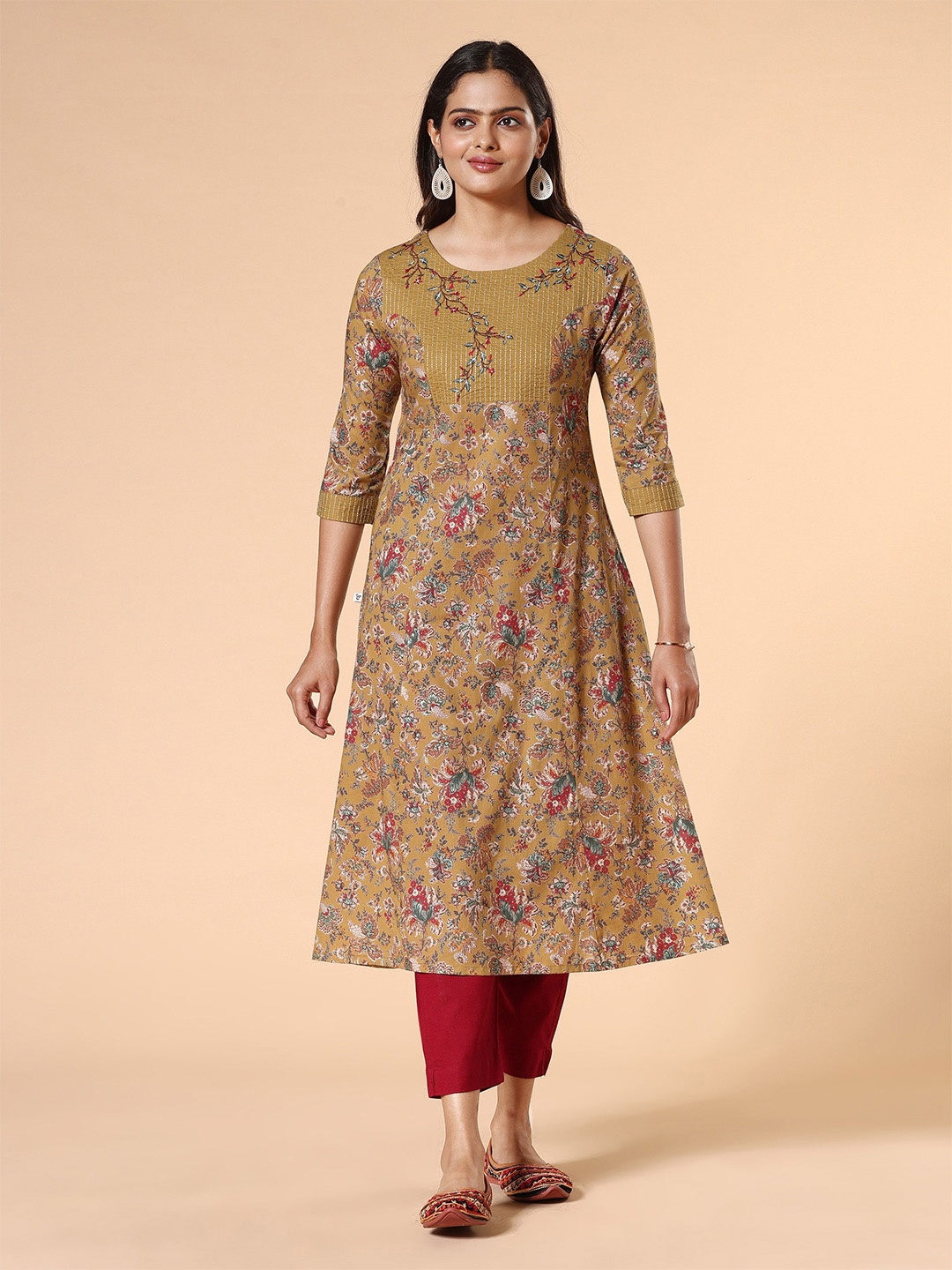 

Vismay Women Cotton Floral Printed Straight Kurta, Mustard