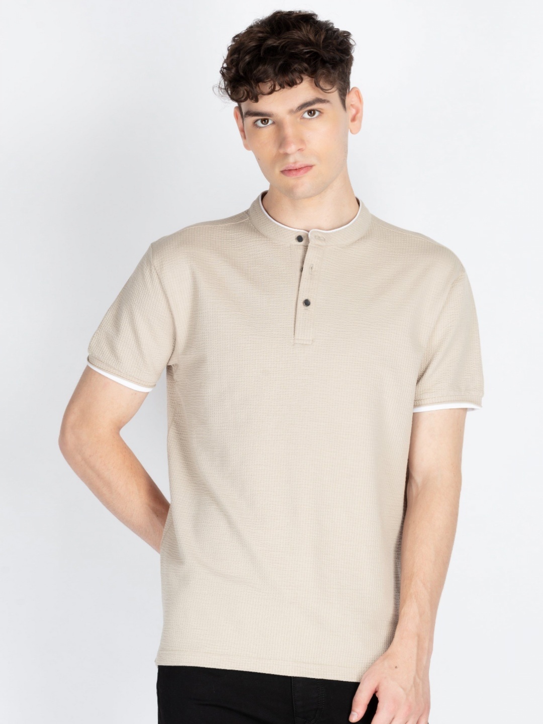 

Status Quo Men Henley Neck Pockets T-shirt, Beige