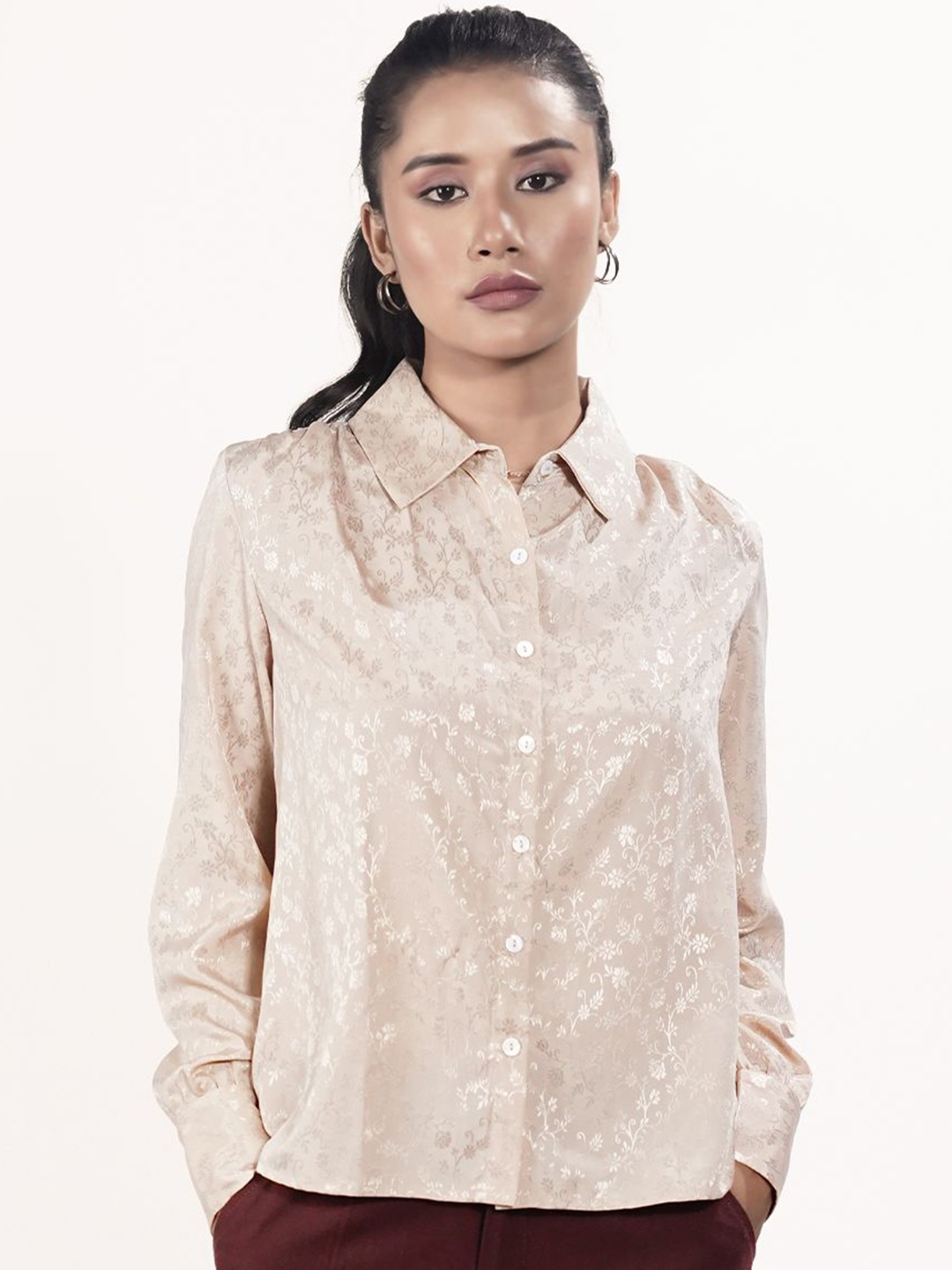 

Zink London Women Spread Collar Floral Printed Slim Fit Casual Shirt, Beige