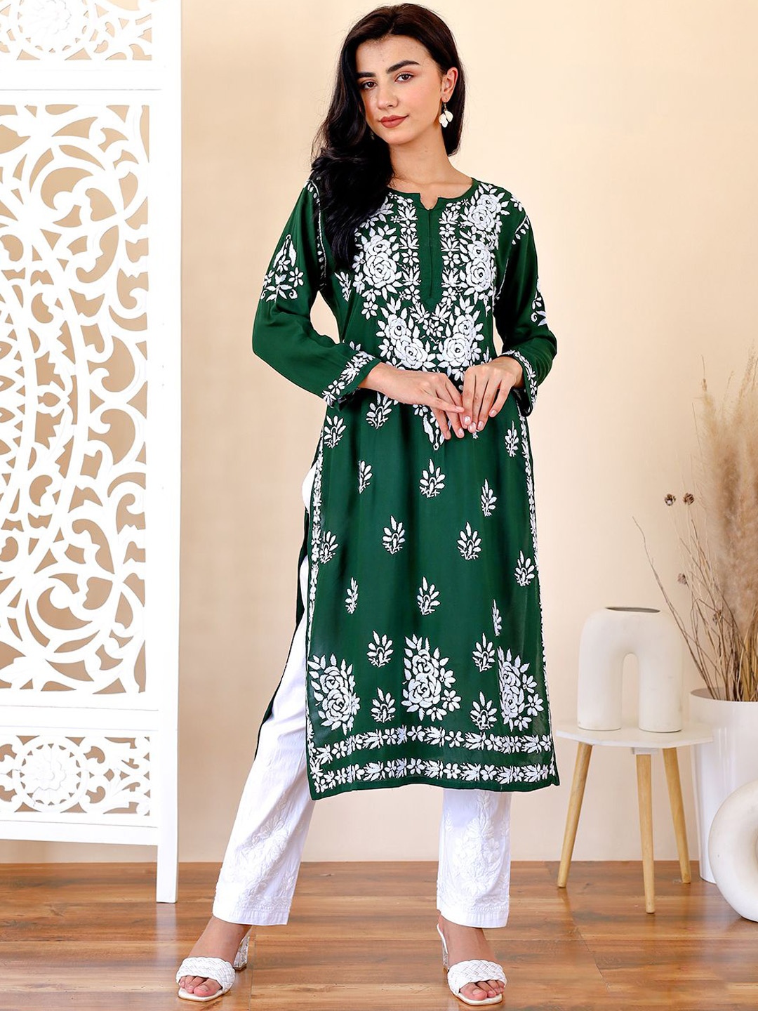 

The Chikan Label Ethnic Motifs Embroidered Chikankari Straight Kurta, Green