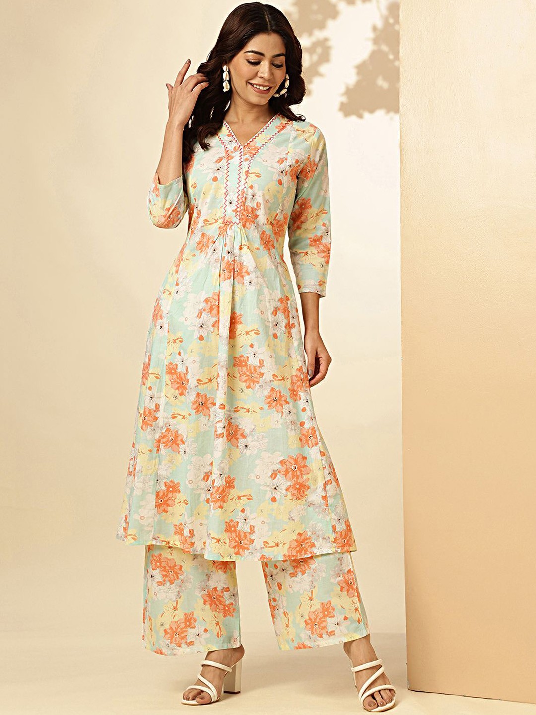 

Vbuyz Floral Printed V-Neck Pure Cotton A-line Kurta With Palazzos, Orange