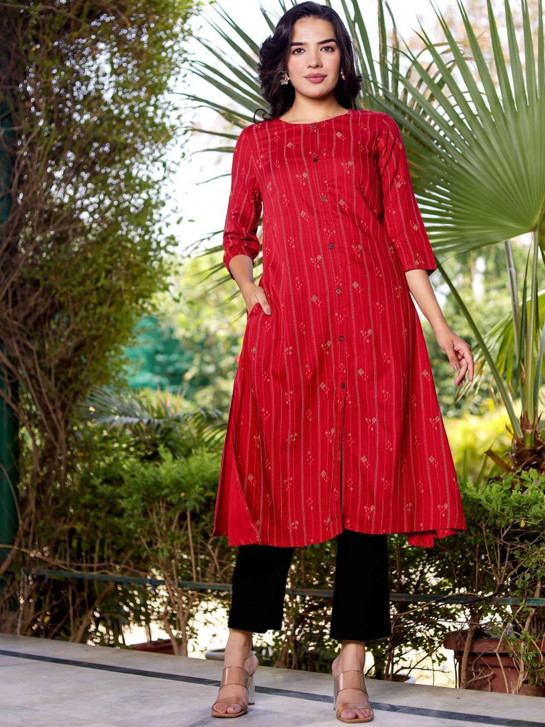 

Chandbaali Floral Printed Round Neck A-Line Kurta, Maroon