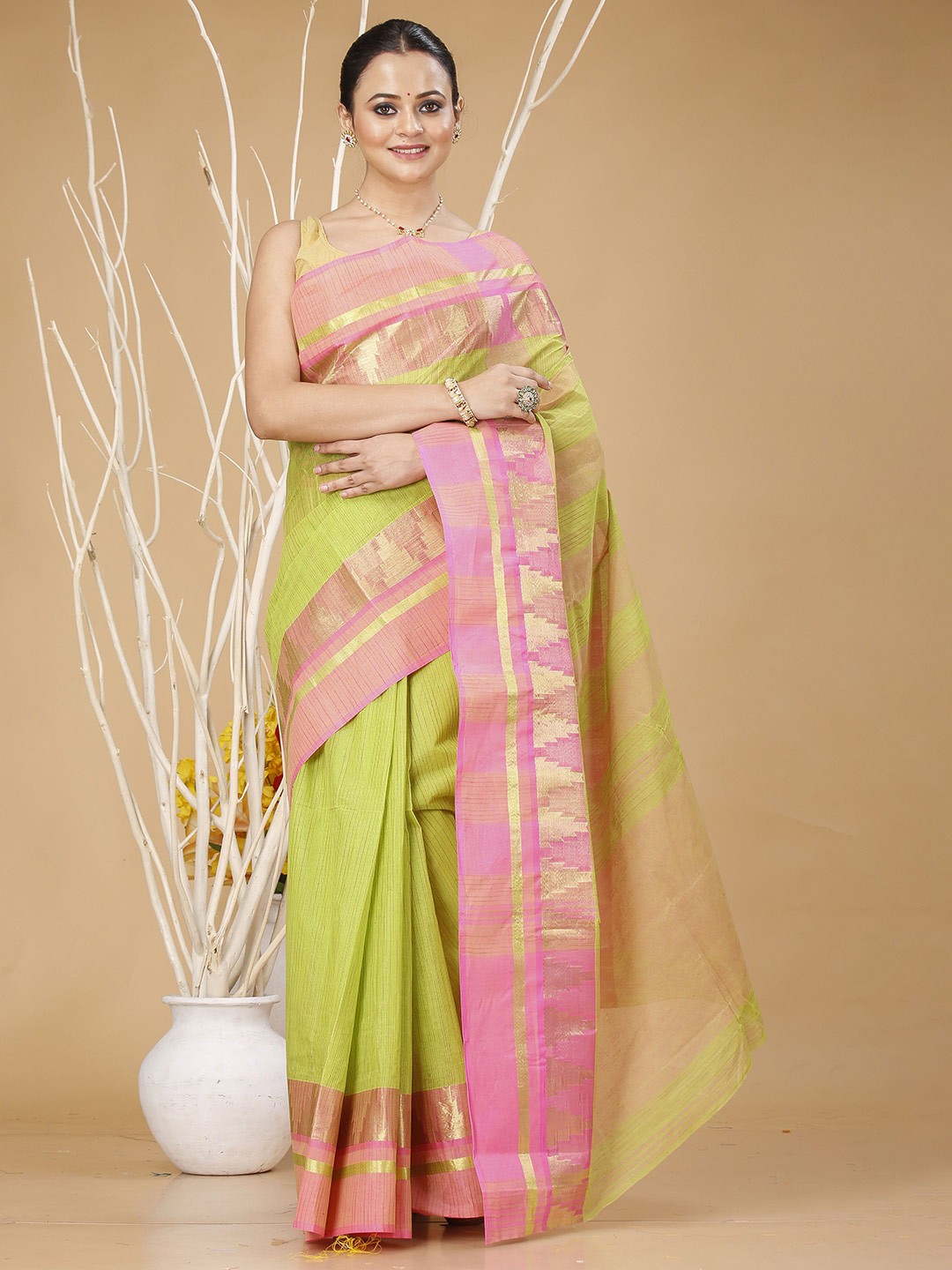 

Ruuprekha Woven Design Pure Cotton Taant Saree, Olive