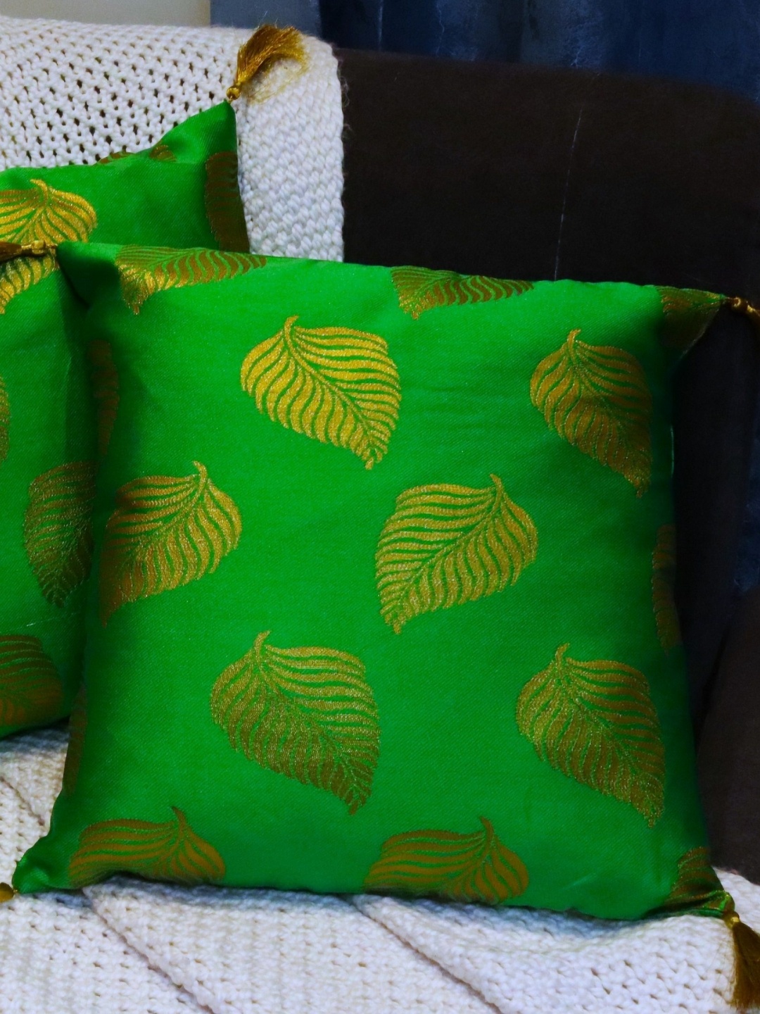 

HOME9INE Green & Gold-Toned Set of 2 Floral Square Cushion Covers