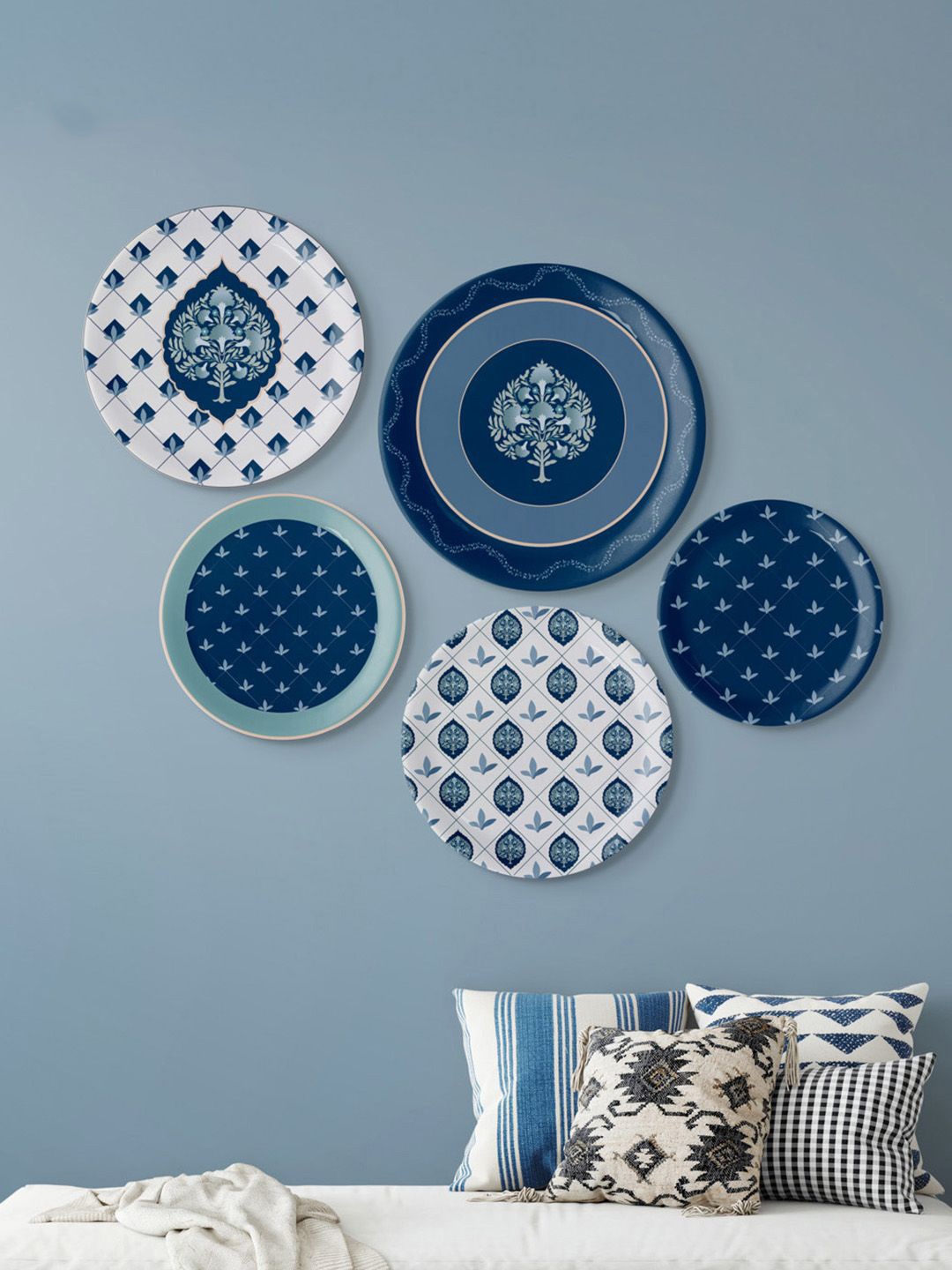 

nestroots Blue & White 5 Pieces Printed Ceramic Wall Plates