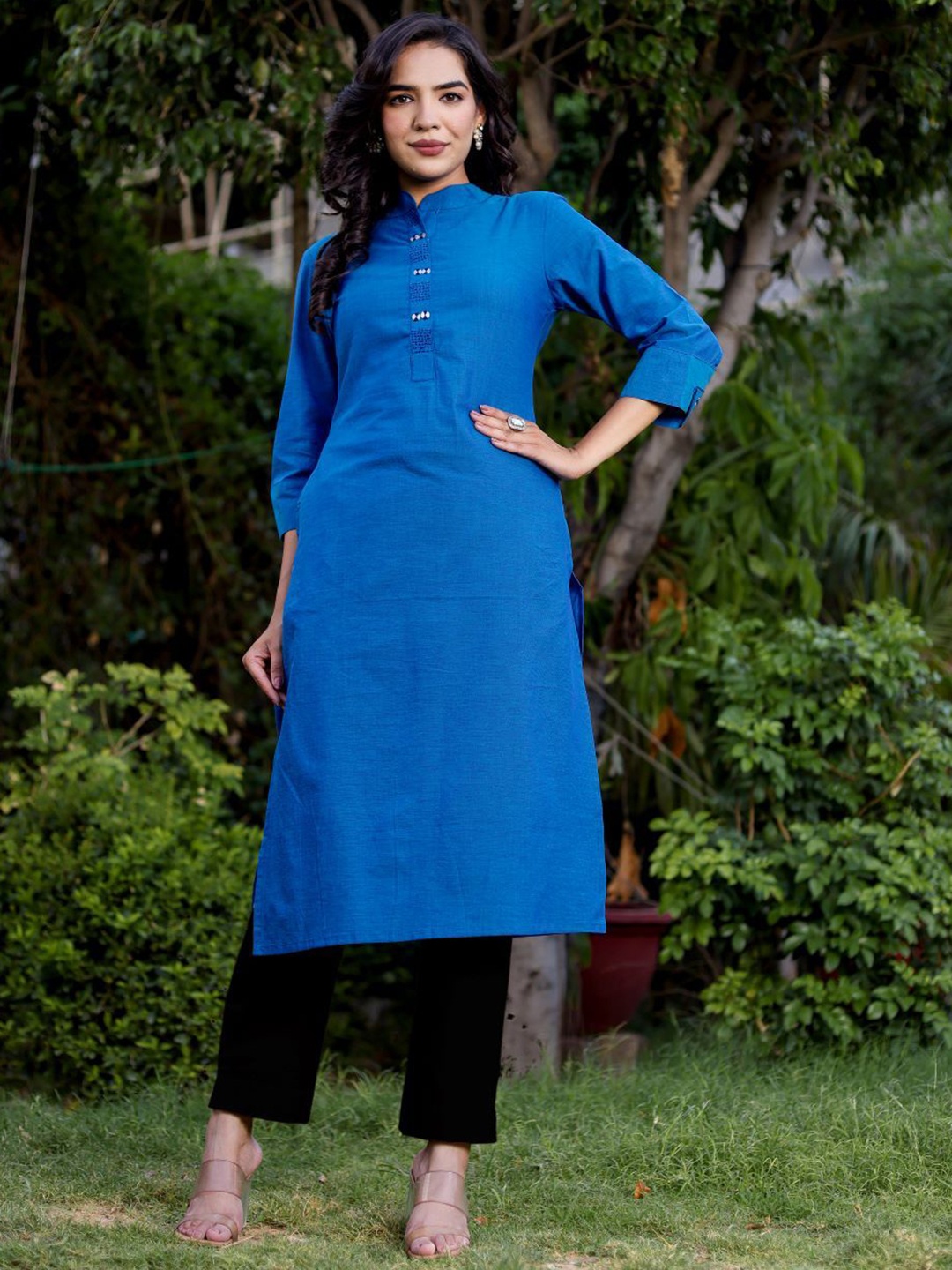 

Chandbaali Mandarin Collar Three-quarter Sleeves Regular Straight Kurta, Blue