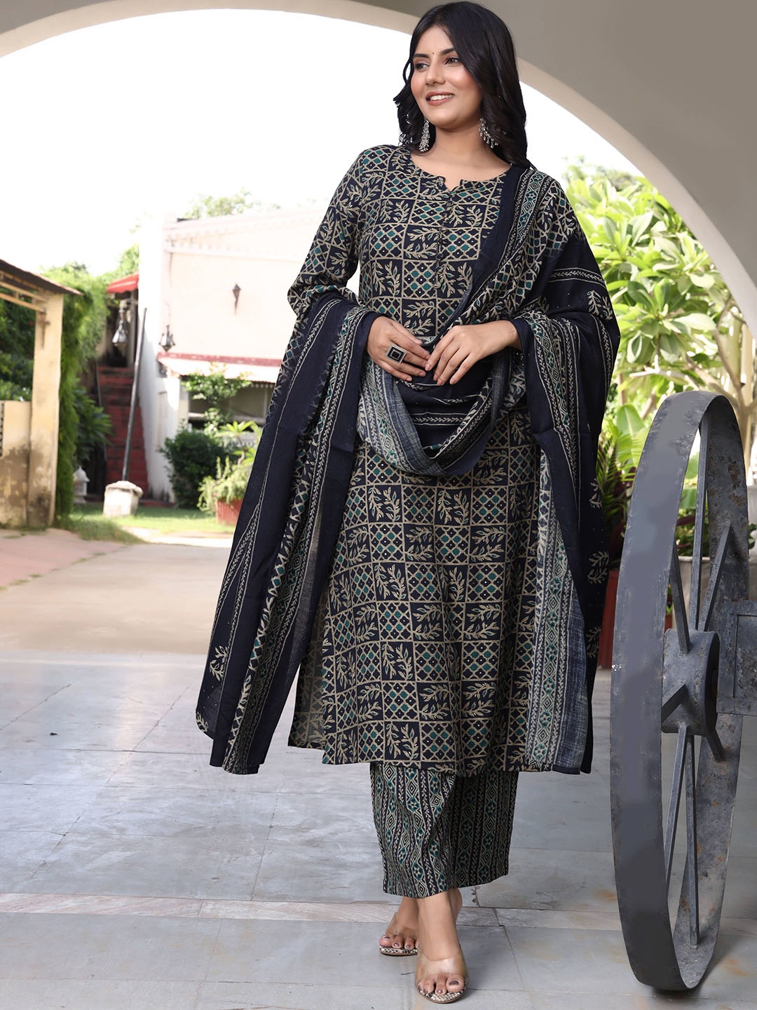 

VASVI Geometric Printed Three-Quarter Sleeves Straight Kurta With Palazzo With Dupatta, Navy blue