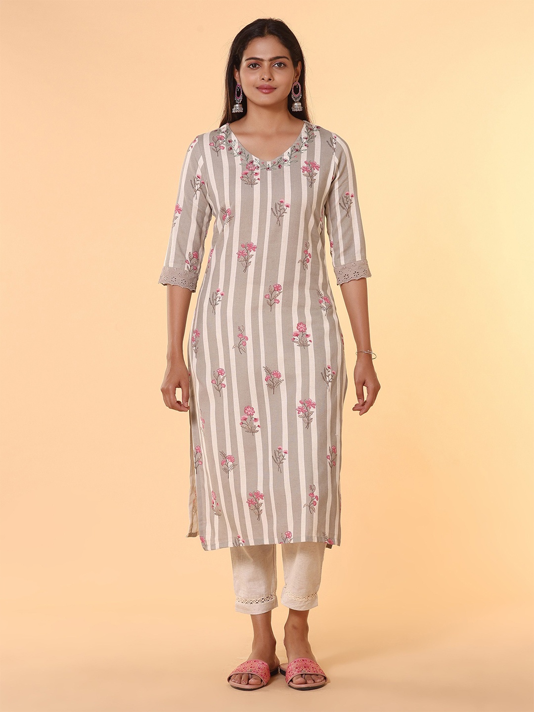 

Vismay Floral Printed Embroidered Thread Work Round Neck Straight Kurta, Pink