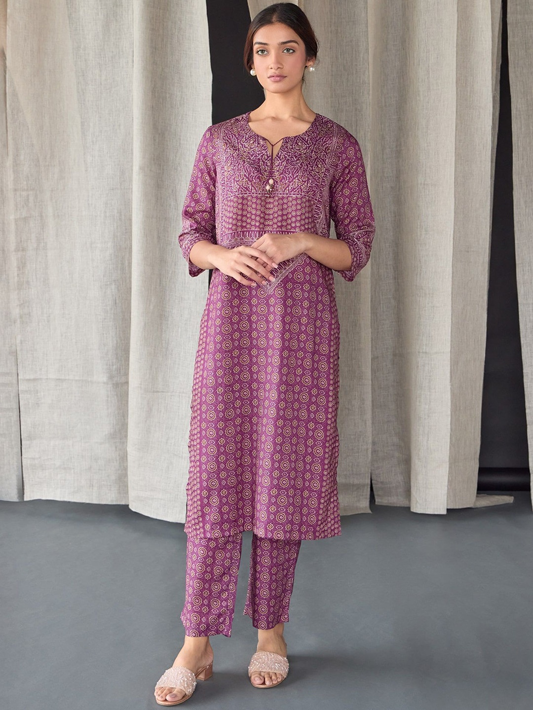 

Bombay Bloom Floral Printed Tie-Up Neck Straight Linen Kurta With Trousers, Purple
