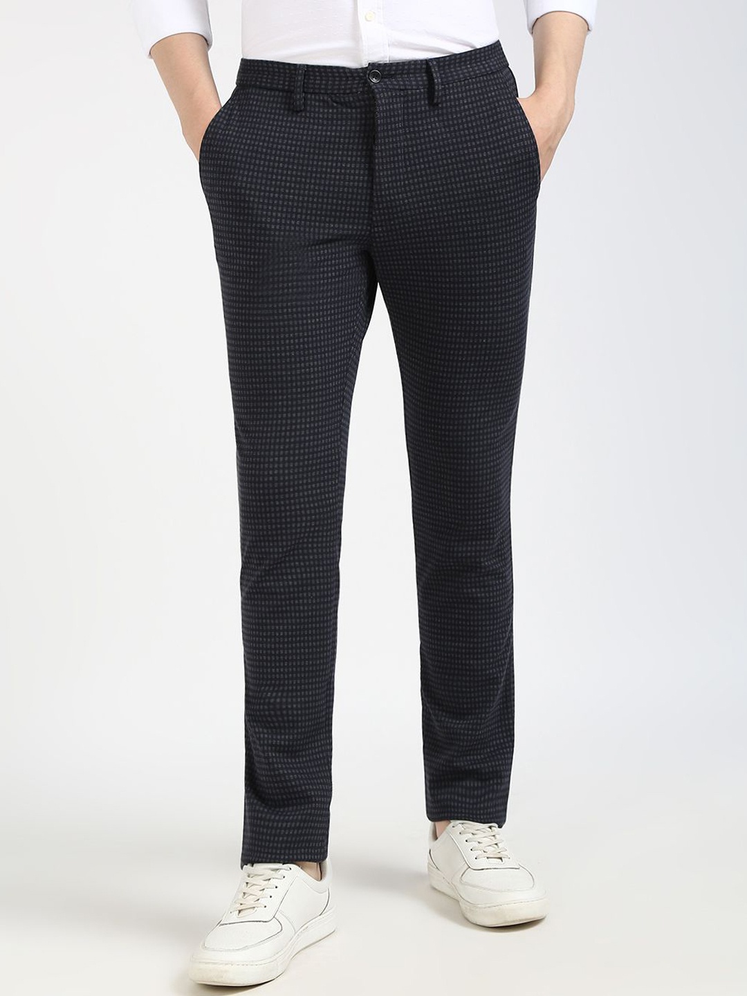 

Tommy Hilfiger Men Mid-Rise Chinos Trousers, Grey