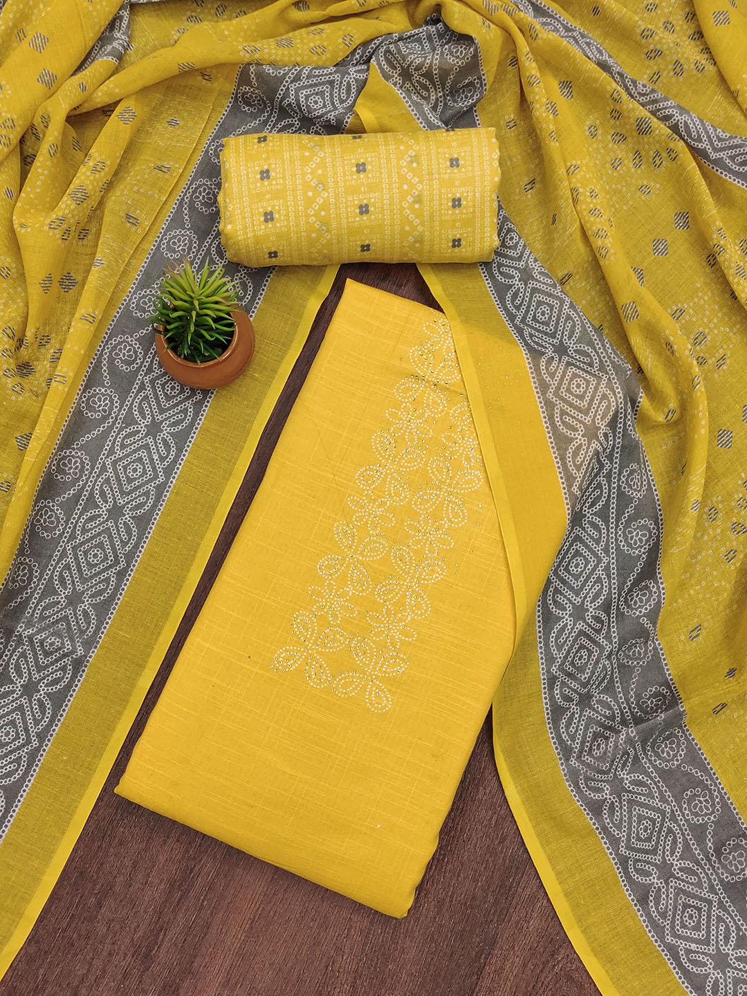 

MANVAA Floral Printed Unstitched Dress Material, Yellow