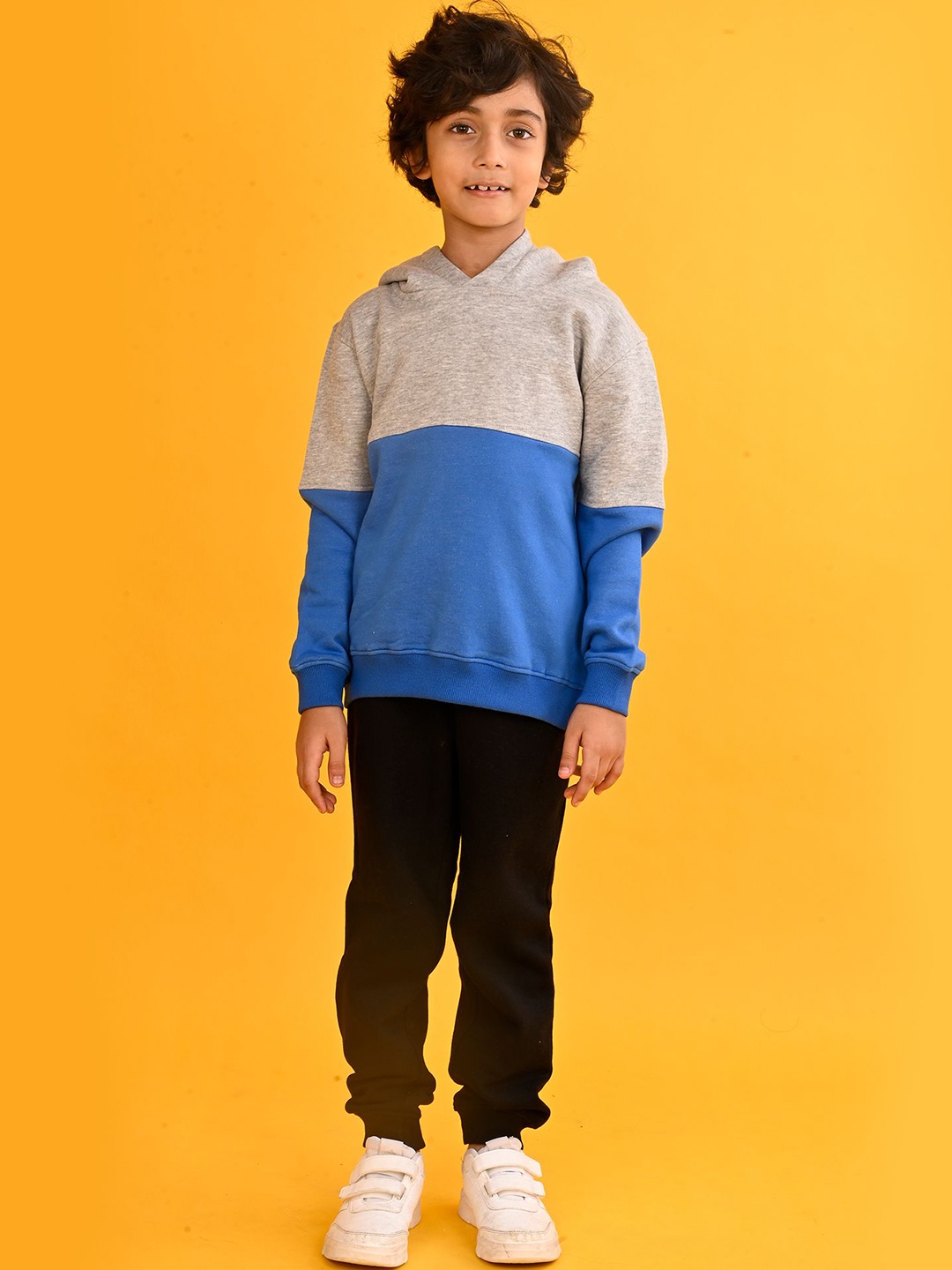 

Anthrilo Boys Colourblocked Hooded Fleece Sweatshirt With Joggers, Grey