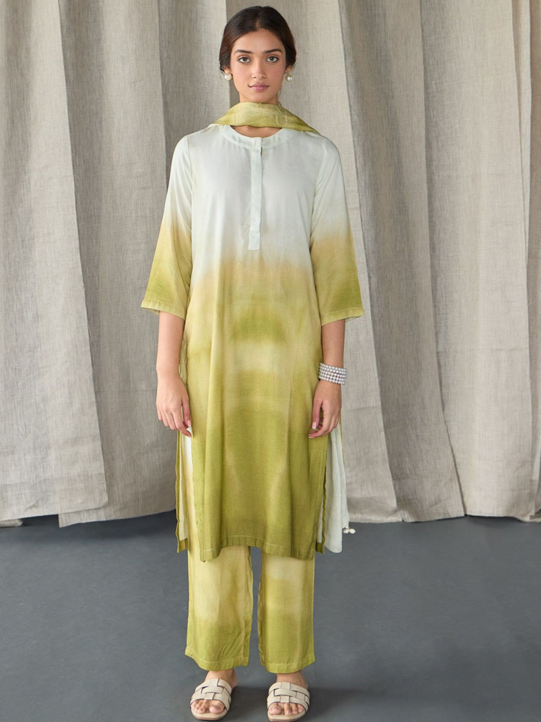 

Bombay Bloom Dyed Straight Linen Kurta with Trousers, Olive