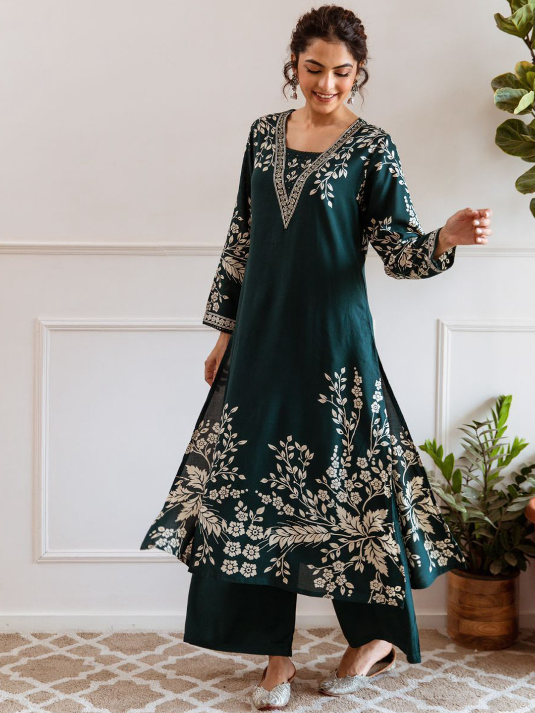 

Anouk Teal Green & White Floral Printed Round Neck A-Line Kurta with Palazzos