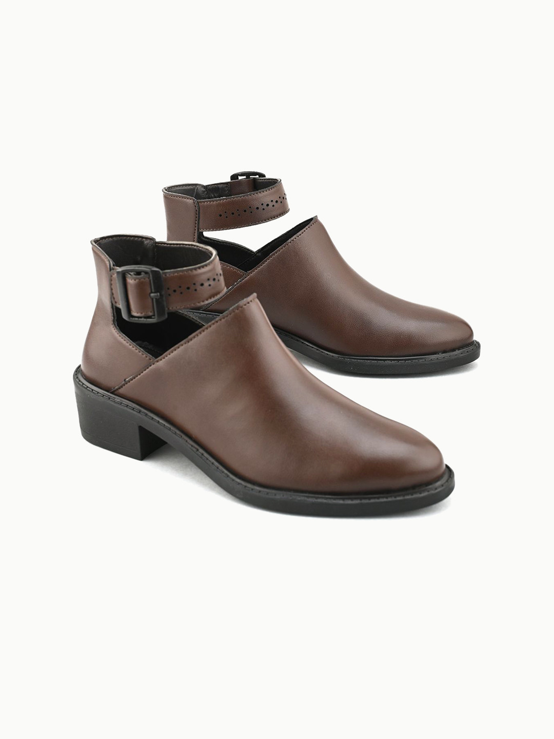 

The Roadster Lifestyle Co Women Solid Buckle Boots, Brown