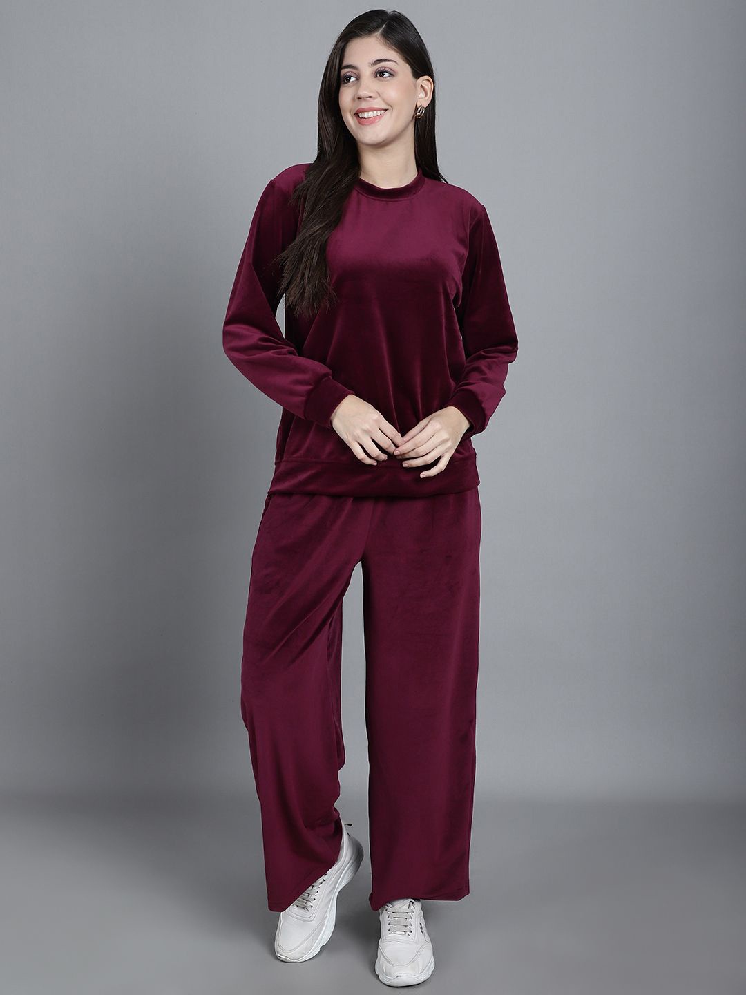 

GRACIT Round Neck Velvet Sweatshirt with Track Pant, Maroon