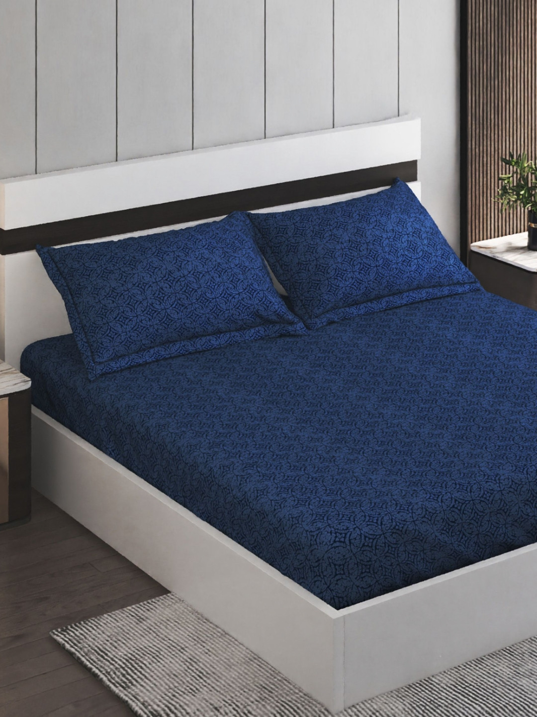 

Home Centre Oxford Arona Blue Printed Cotton 144 TC King Bedsheet Set 2.74 x 2.74 m
