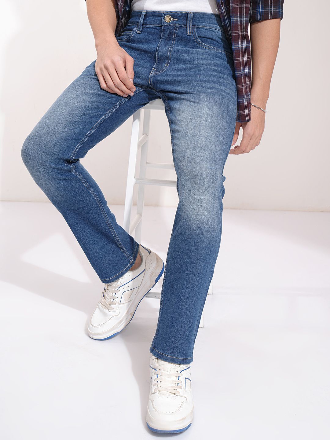 

HIGHLANDER Men Straight Fit Heavy Fade Stretchable Jeans, Blue