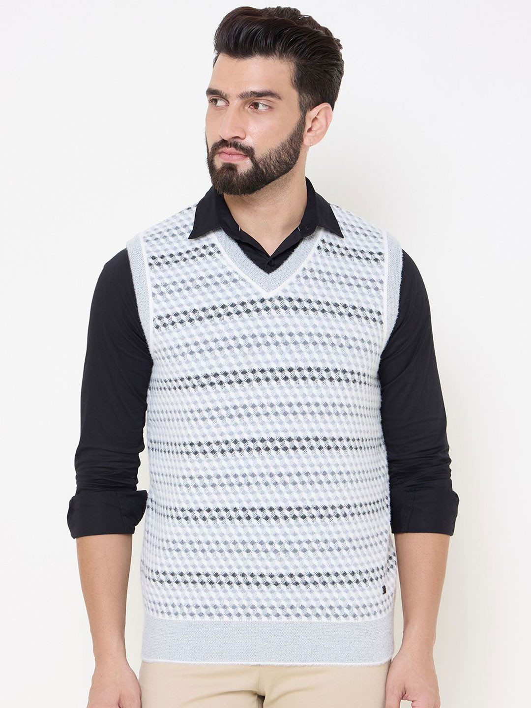 

Duke Men Sleeveless Geometric Sweater Vest, White