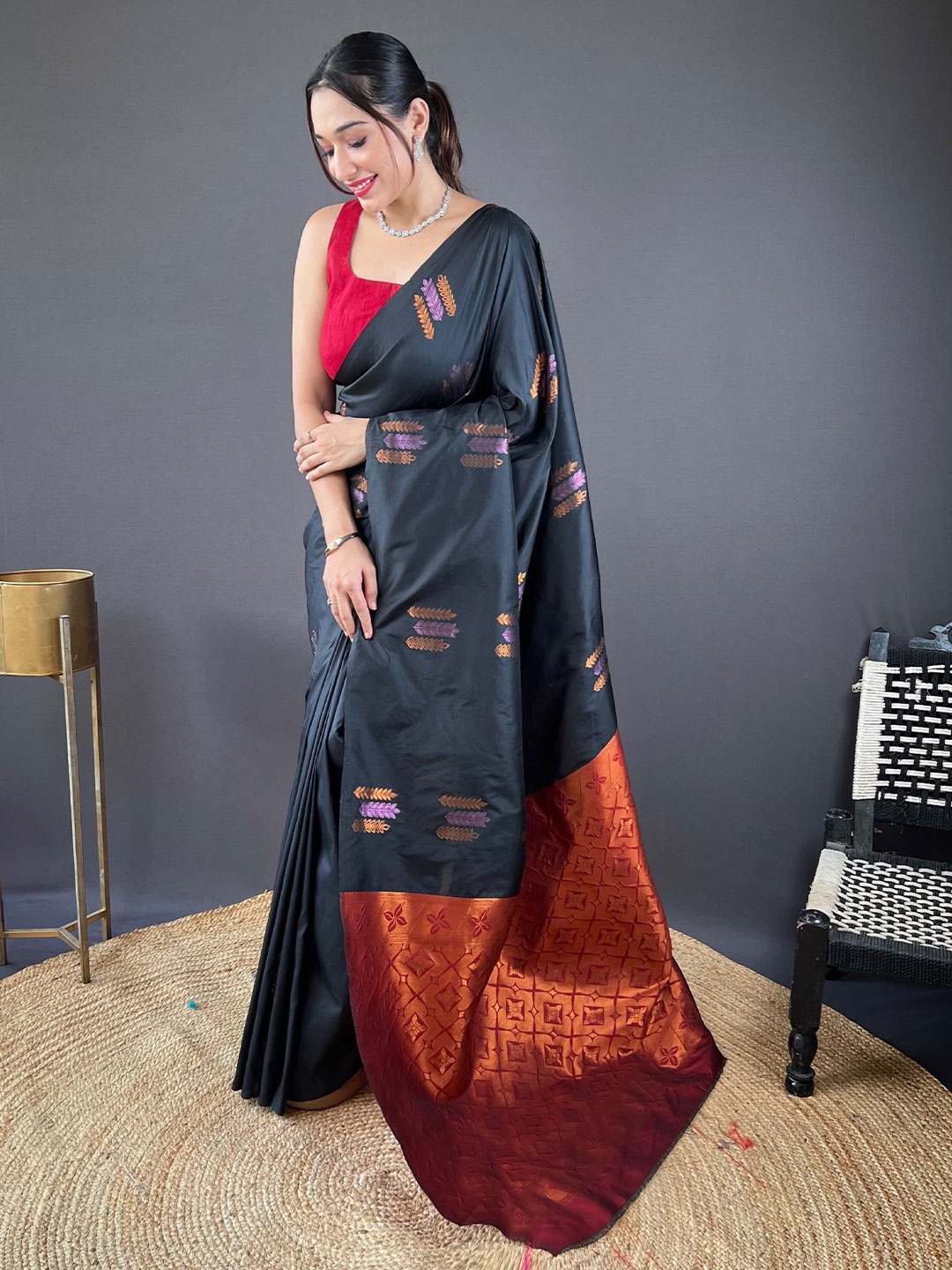 

STAVA CREATION Woven Design Zari Banarasi Saree, Black