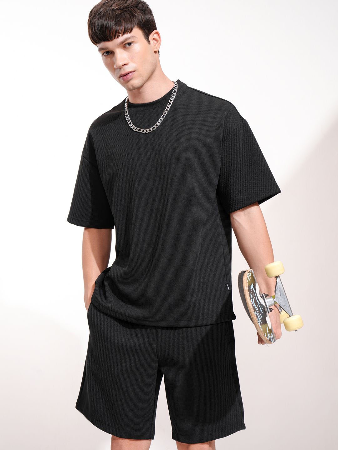 

HIGHLANDER Round Neck Short Sleeves T-Shirt With Shorts, Black
