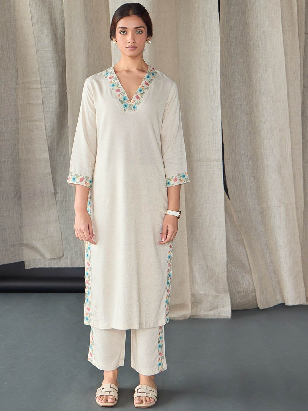 

Bombay Bloom Floral Embroidered V-Neck Three-Quarter Sleeves Linen Kurta With Trouser, White