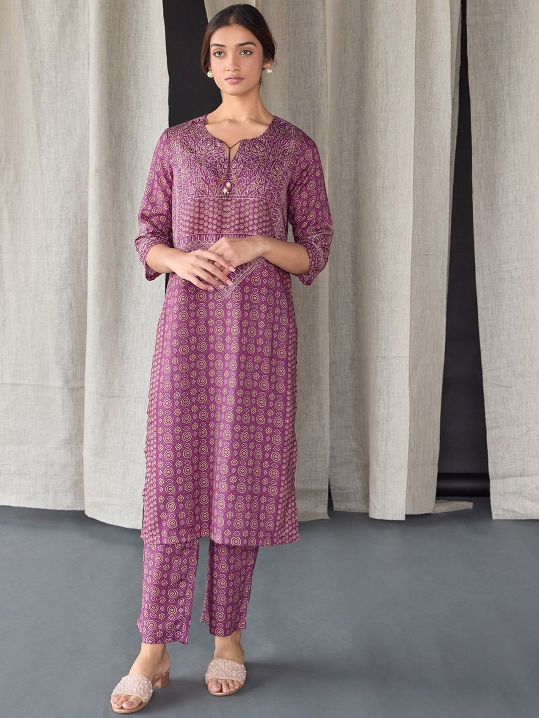 

Bombay Bloom Floral Printed Linen Straight Kurta Kurta With Trouser, Violet