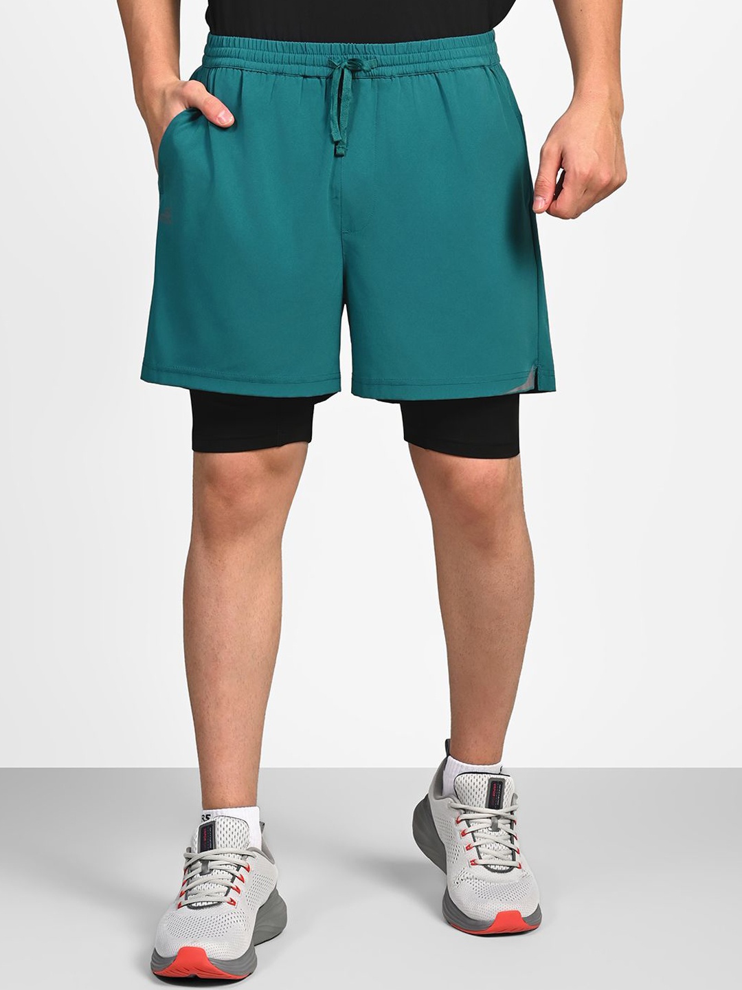 

Skechers Firefly Layer Men Regular Fit Sports Shorts, Teal
