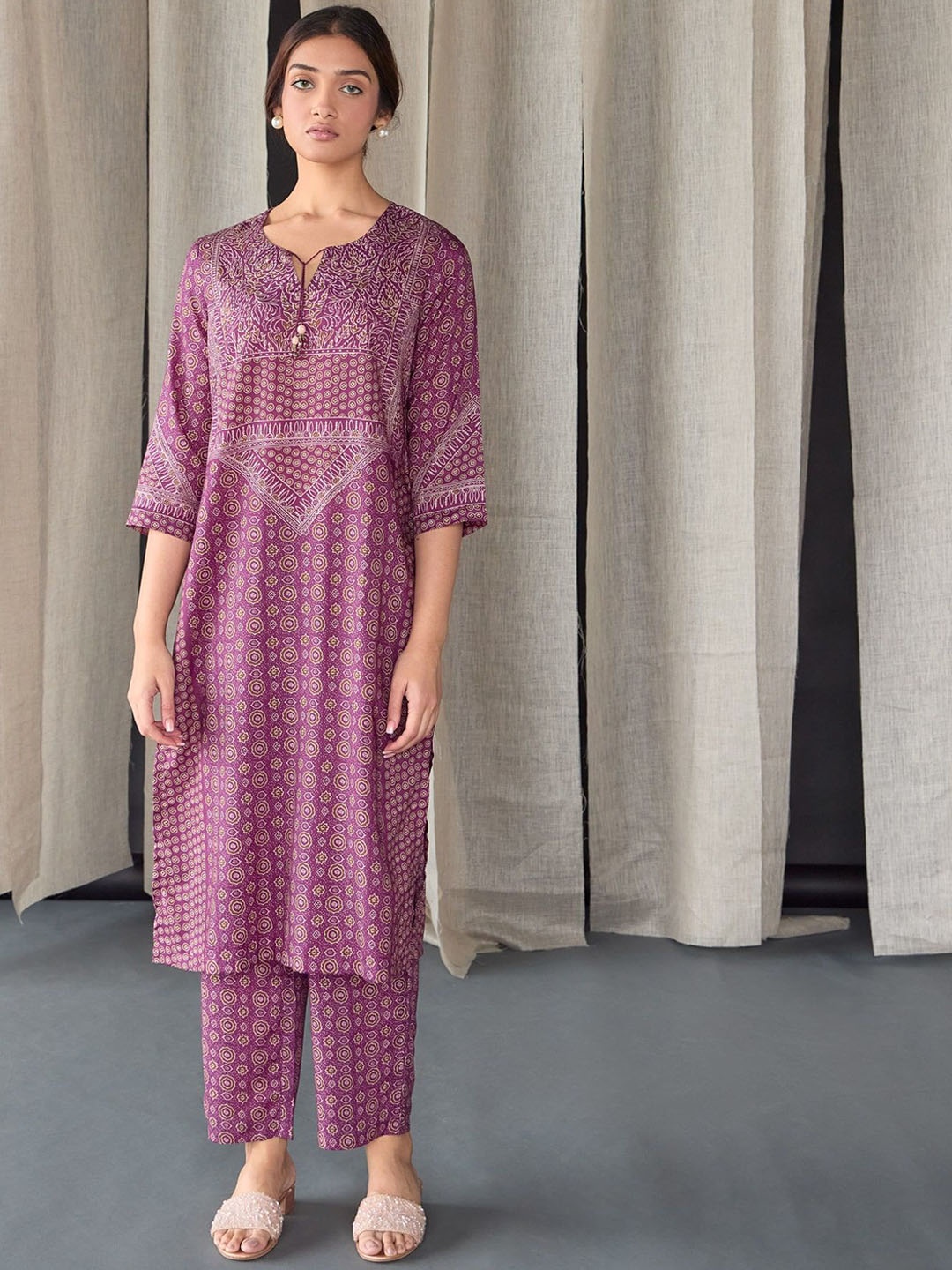 

Bombay Bloom Floral Printed Linen Kurta with Trouser, Violet