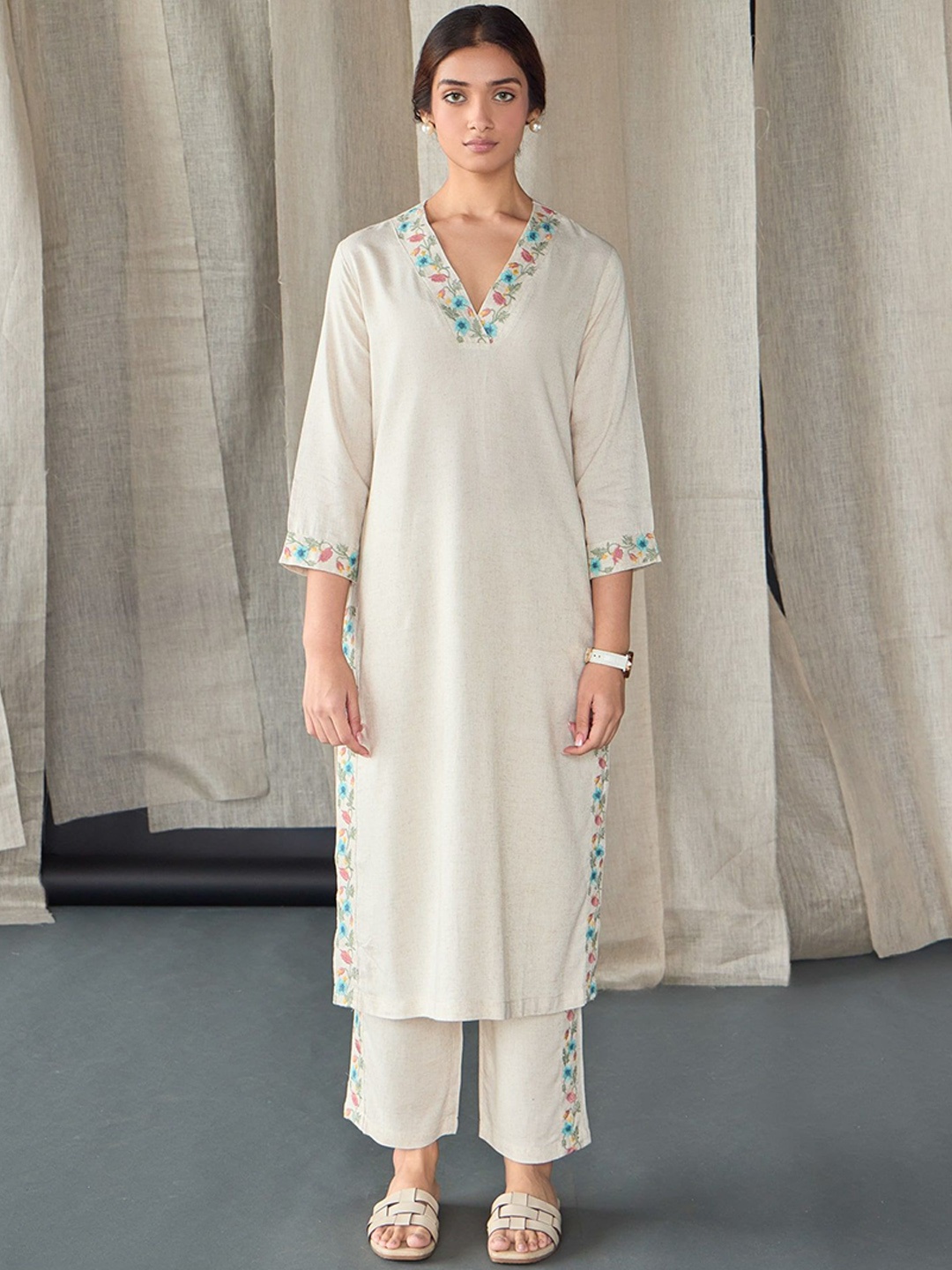

Bombay Bloom Floral Embroidered V-Neck Thread Work Linen Straight Kurta With Trousers, White