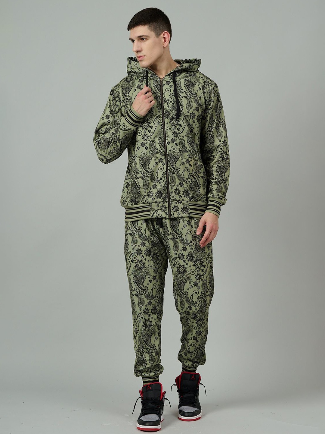 

GO DEVIL Floral & Paisley Printed Hooded Oversized Woollen Fleece Sweatshirt With Joggers, Green
