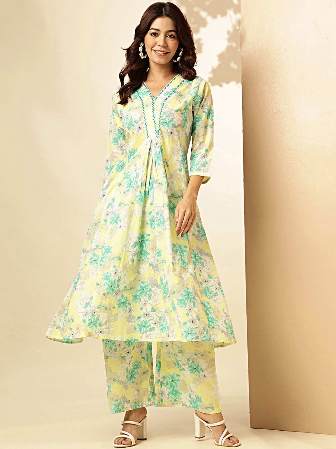 

Vbuyz Floral Printed V-Neck Pure Cotton A-line Kurta With Palazzos, Blue