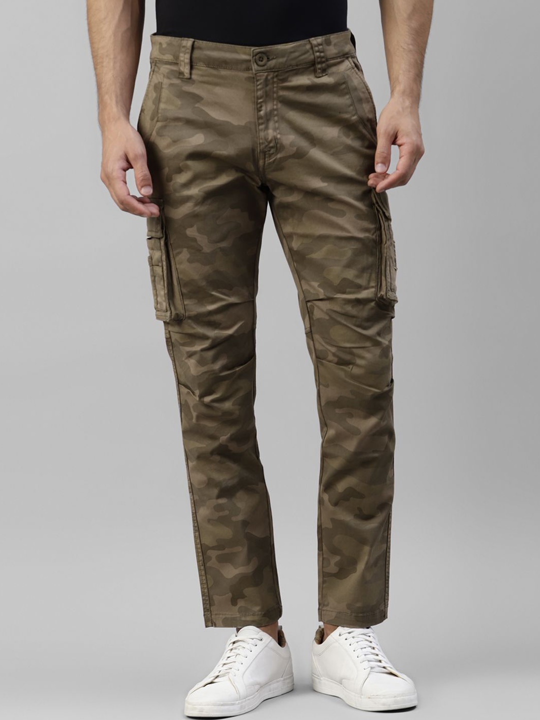 

Royal Enfield Men Mid-Rise Cargos, Khaki