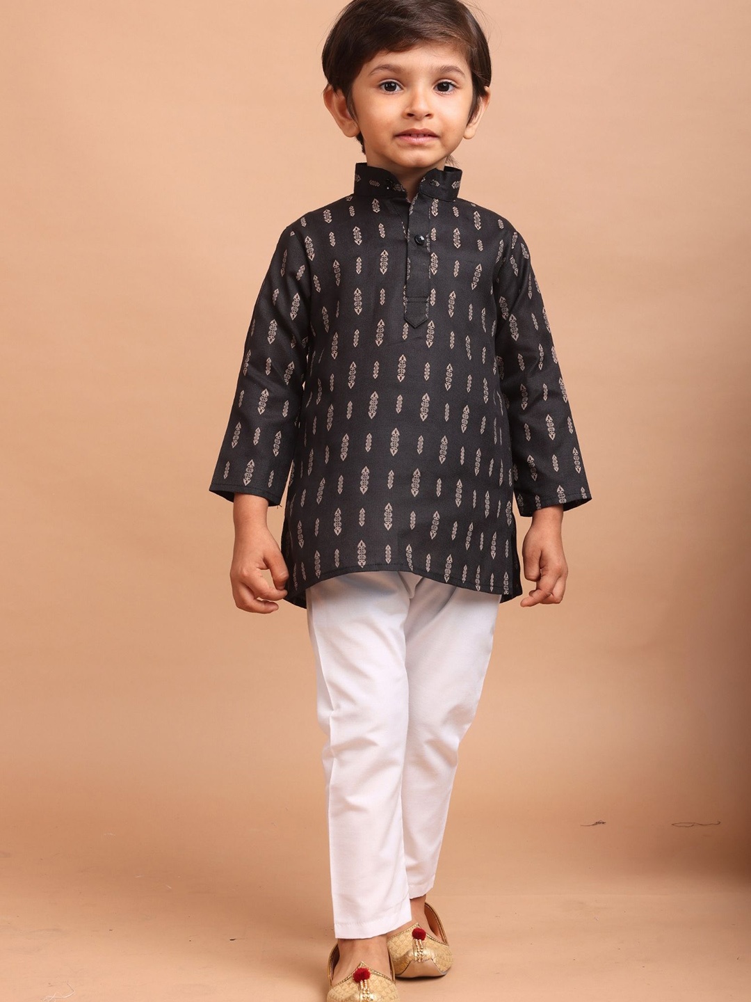 

SHIWAM ETHNIX Boys Ethnic Motifs Printed Cotton Straight Kurta, Black