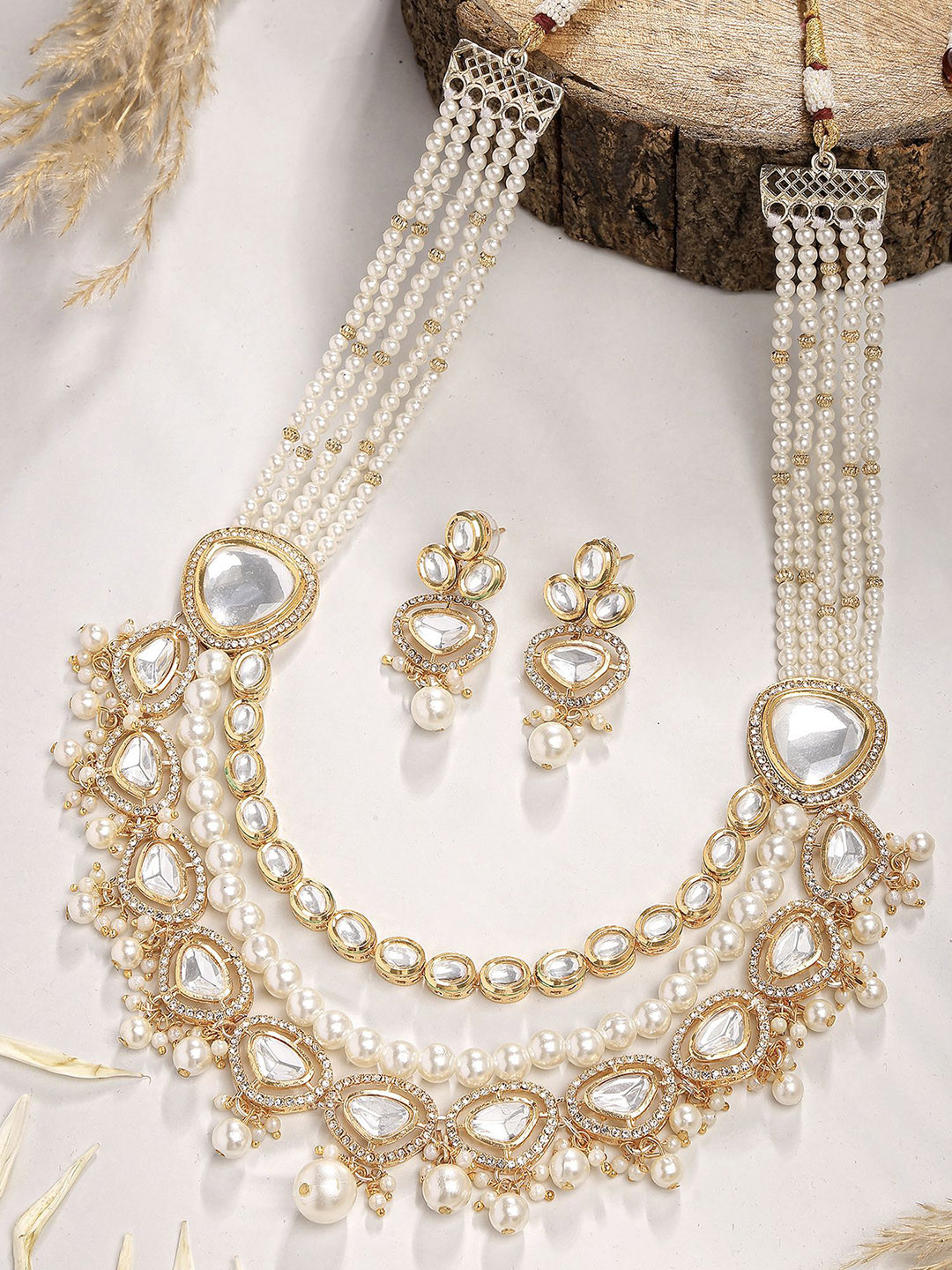 

KARATCART Gold-Plated Kundan-Studded & Beaded Jewellery Set
