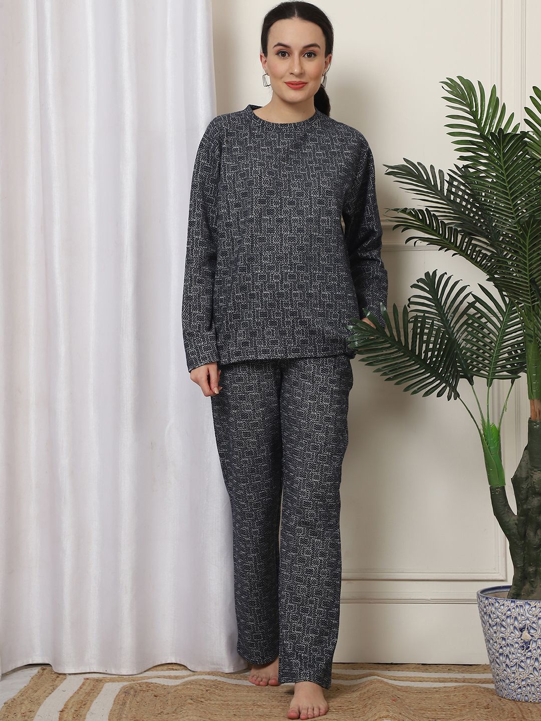 

Kanvin Women Geomatric Printed Long Sleeves Night suit, Navy blue