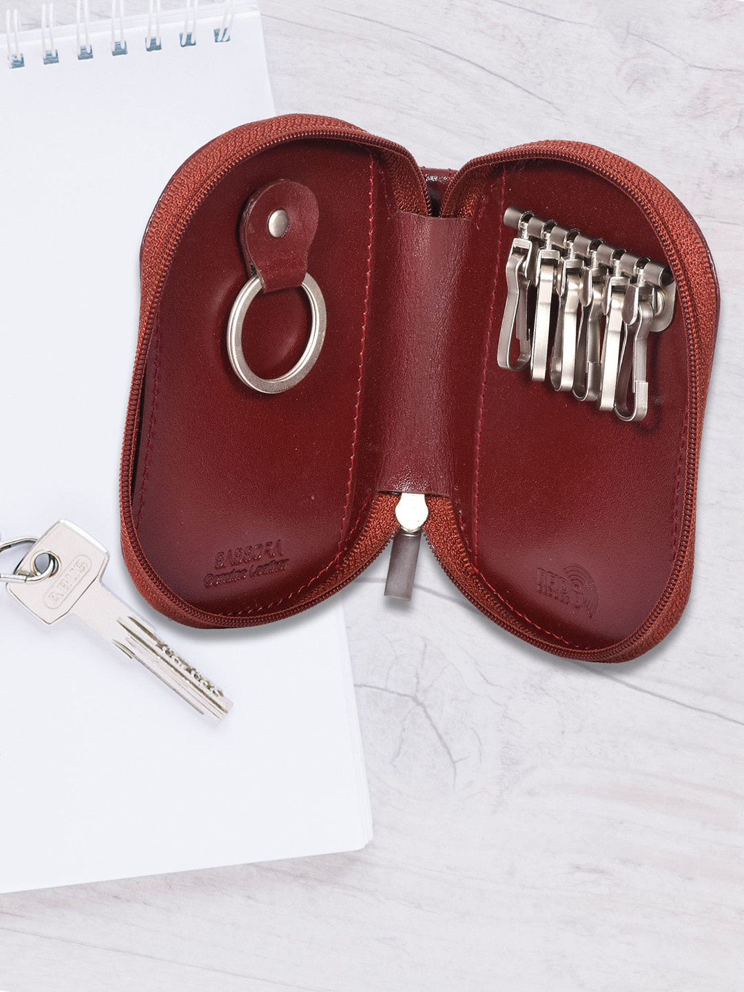 

Sassora Genuine Leather Key Holder, Brown