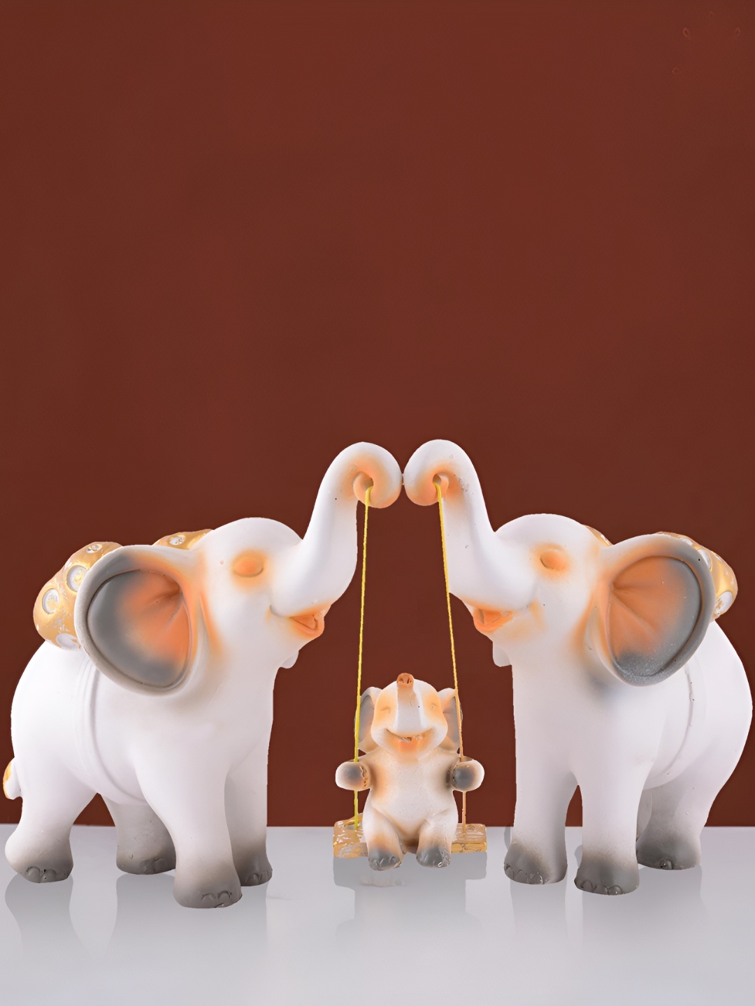 

Zart White Idol Showpiece
