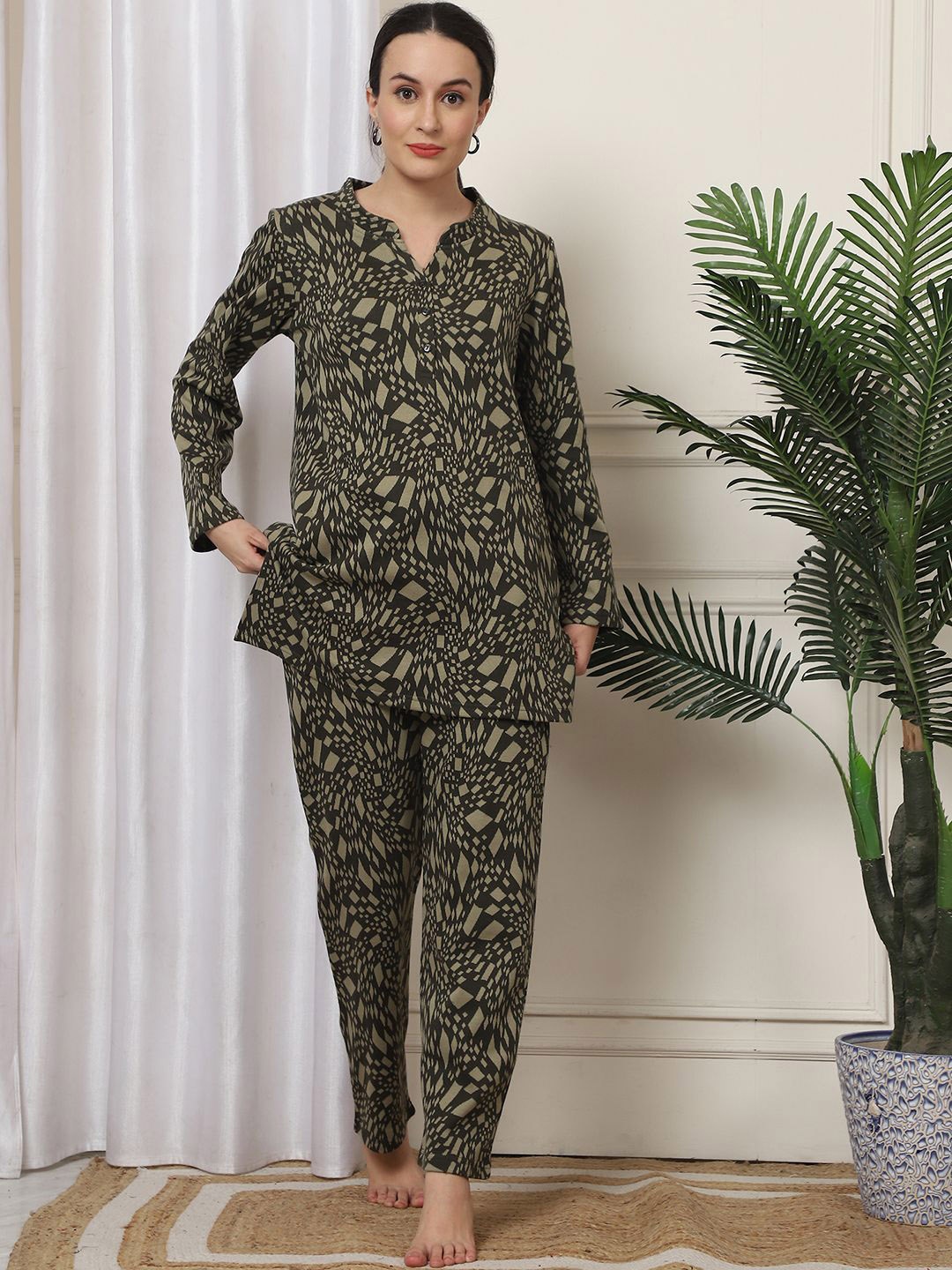 

Kanvin Women Printed Night suit, Green