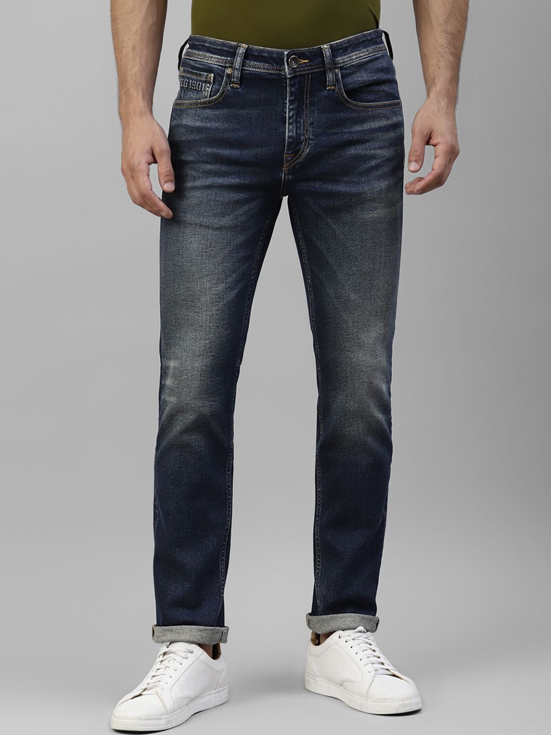

Royal Enfield Men Light Fade Jeans, Blue